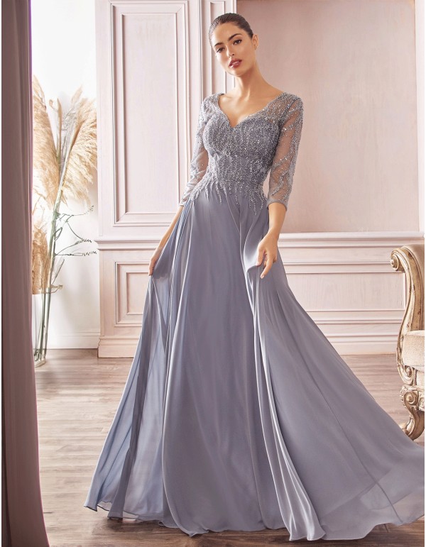 Vestido de fiesta largo con manga y cuerpo de pedrería