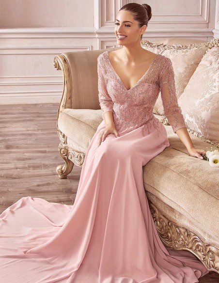 Vestido de fiesta largo con manga y cuerpo de pedrería