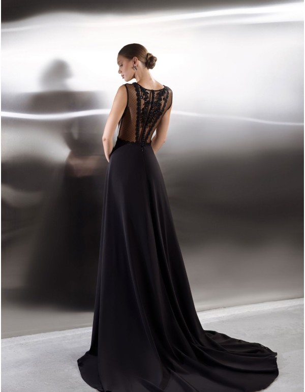 Vestido largo de fiesta con espalda bordada de pedrería y... 2