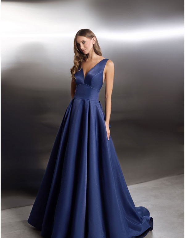 Vestido largo de fiesta con escote y lazada en la espalda