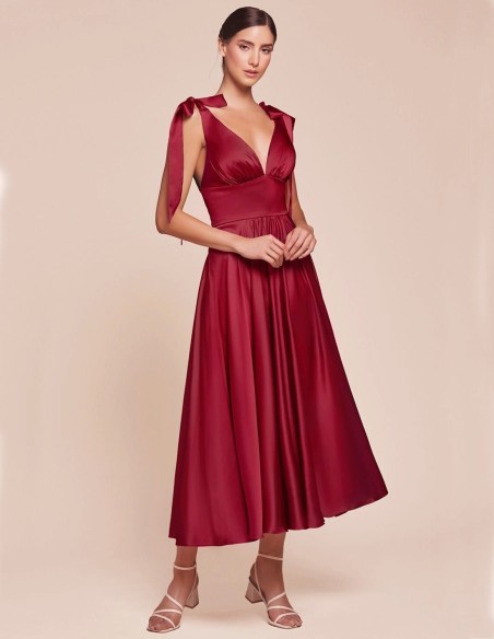 Satin midi dress with a floaty skirt for a guests