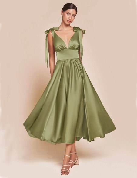 Robe de bal midi en satin avec jupe flottante pour votre invitée