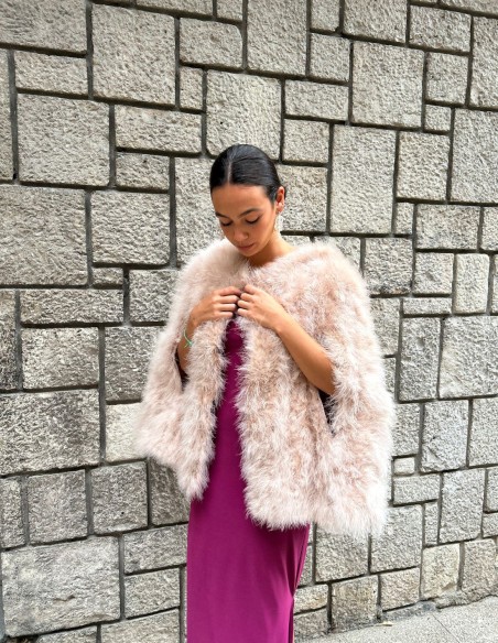 Capa de plumas de avestruz para invitada rosa