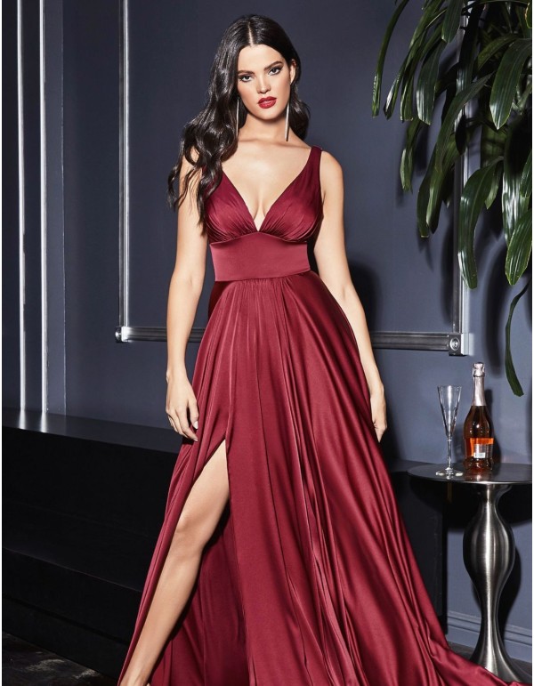 Longue robe de fête en satin avec décolleté en V et ceinture