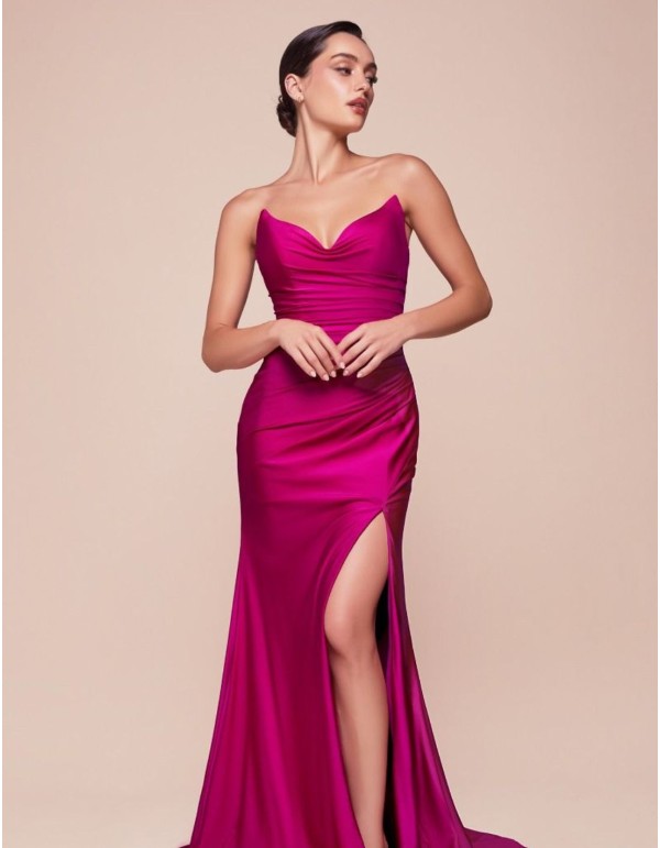 Robe longue en satin avec décolleté en cœur pour l'invitée 2