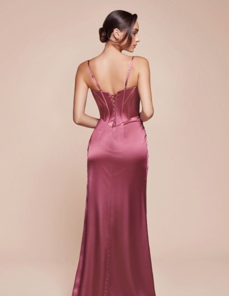 Robe longue en satin avec corsage et fines bretelles