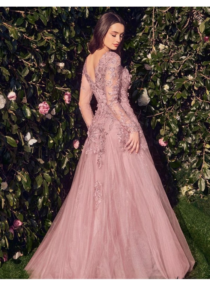 Vestido largo para invitada con cuerpo bordado...