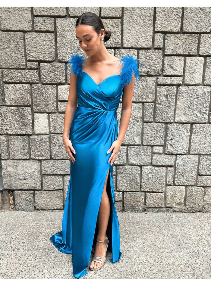 Robe de soirée pour invitée avec plumes sur...