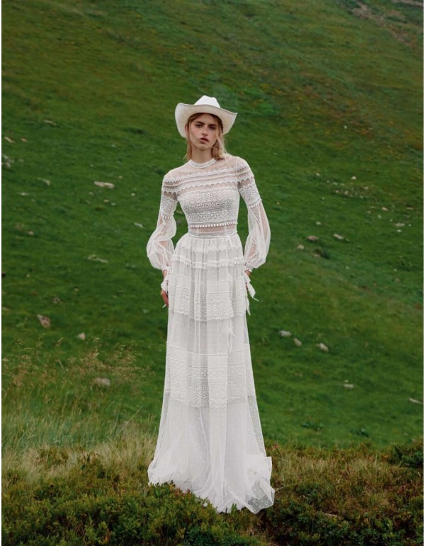 Robe de mariée longue en tulle et dentelle