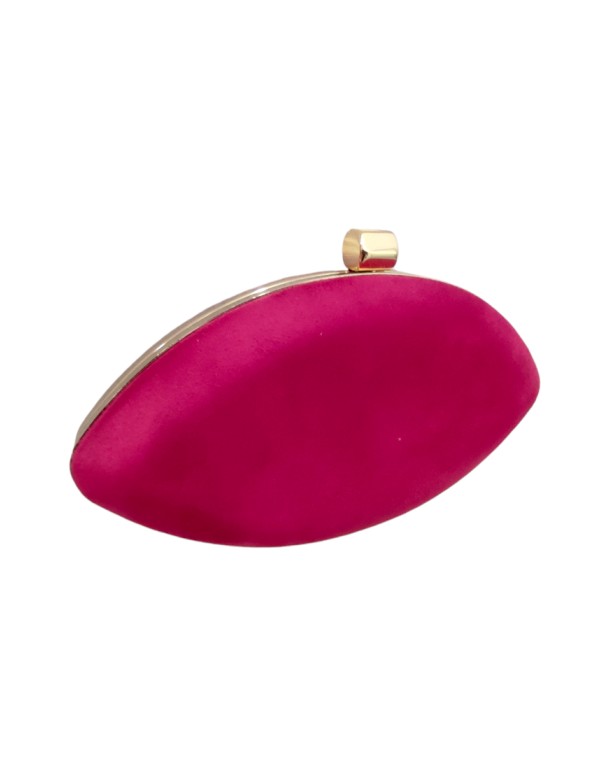 Bolso de fiesta de antelina fucsia con broche dorado 2