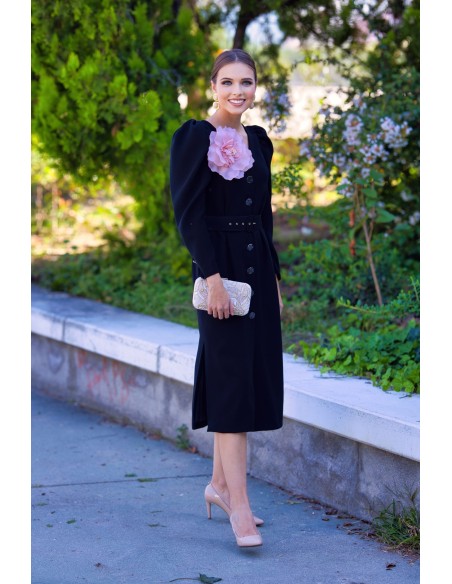 Robe de soirée midi avec détails floraux pour les invités