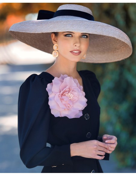 Vestido de fiesta midi con detalle flor para invitada