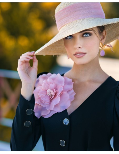 Robe de soirée midi avec détails floraux pour les invités