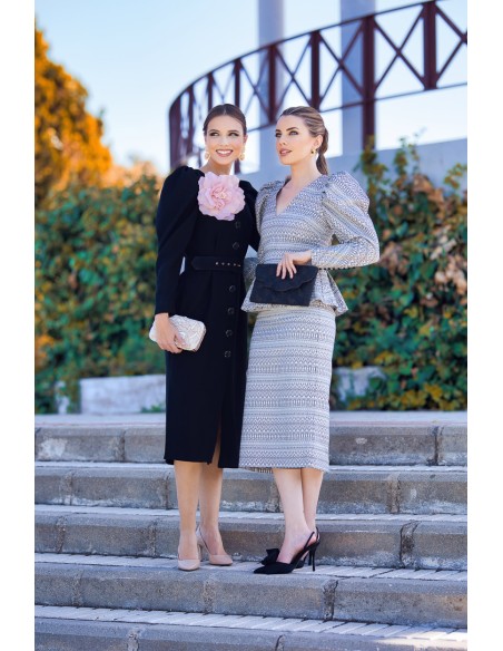 Robe de soirée midi avec détails floraux pour les invités