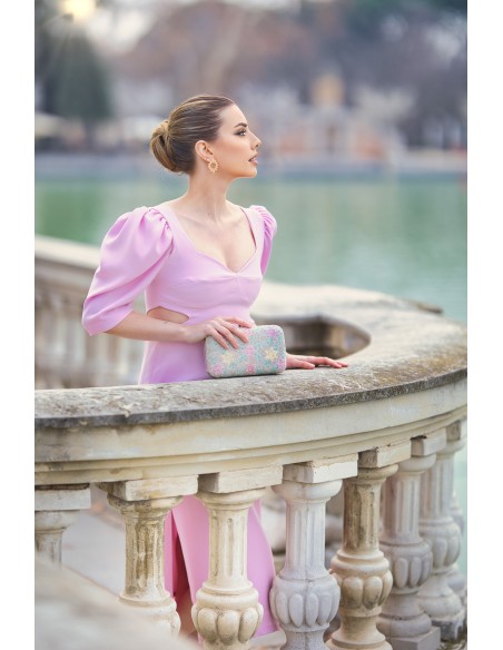 Vestido midi para invitada con cut-out y maxi lazo
