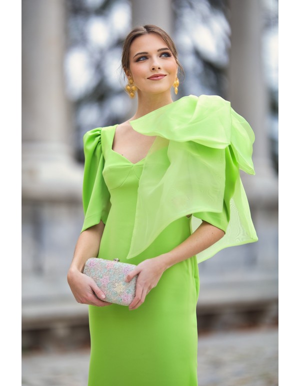 Vestido midi para invitada con maxi lazo y cut-out