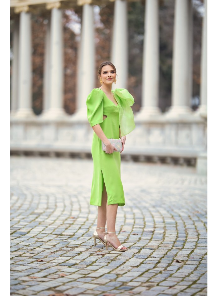 Vestido midi para invitada con maxi lazo y cut-out
