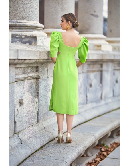 Vestido midi para invitada con maxi lazo y cut-out