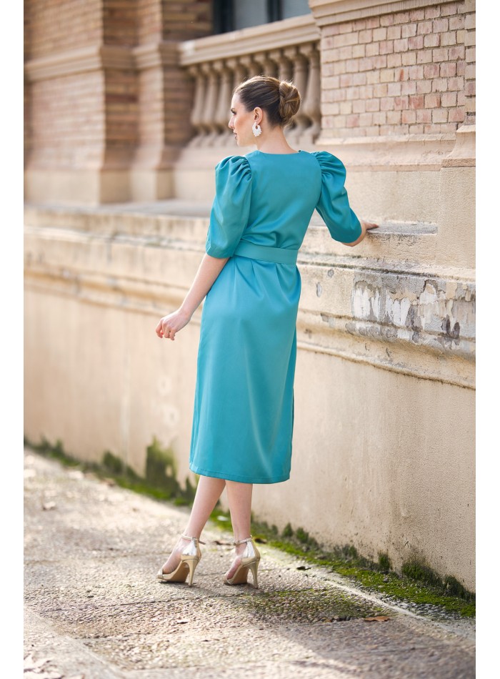 Robe midi en satin avec manches bouffantes et...
