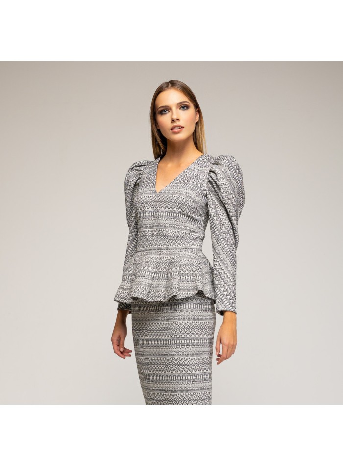 Guest top with puffed sleeves in black and white