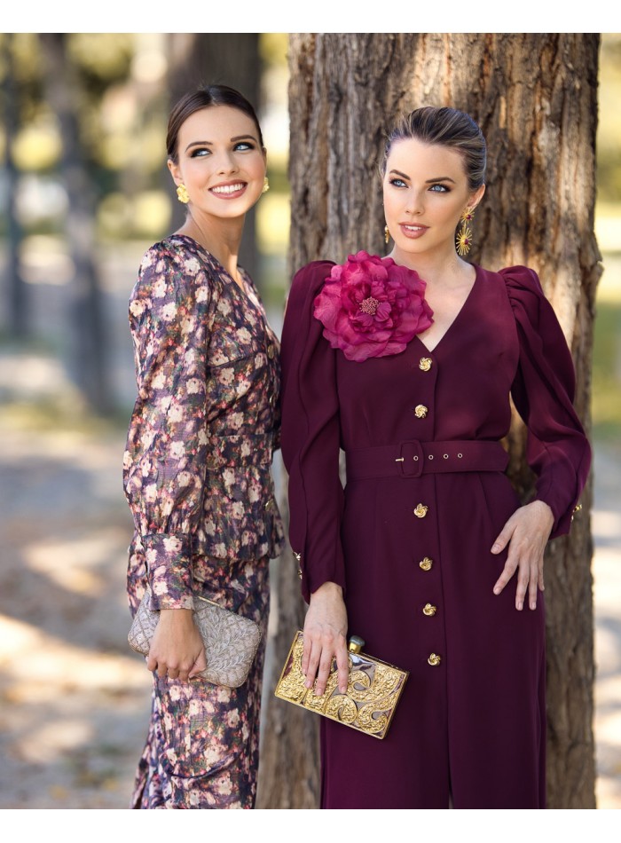 Blusa para invitada con escote pico y manga larga