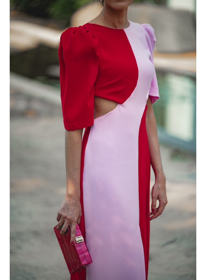Robe midi bicolore avec découpe pour les invités