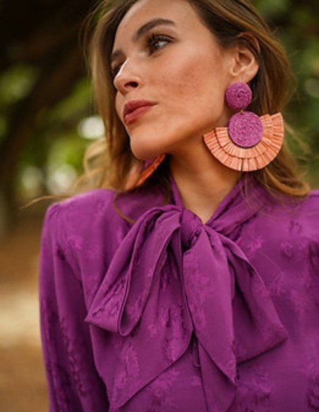 Chemisier violet avec épaulettes et laçage