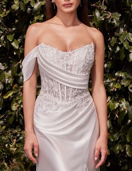 Robe de mariée en satin avec dentelle et épaule nue