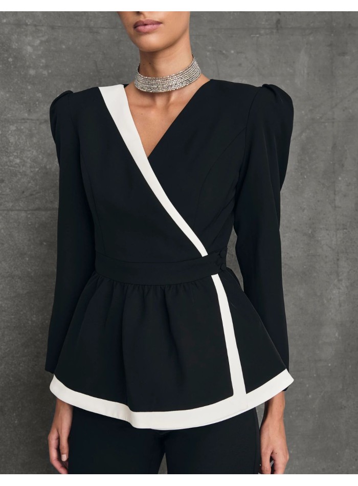 Chaqueta de traje cruzada con peplúm