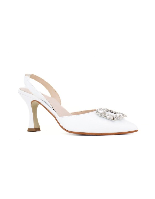 Heeled white heeled shoe with rhinestone embellishment