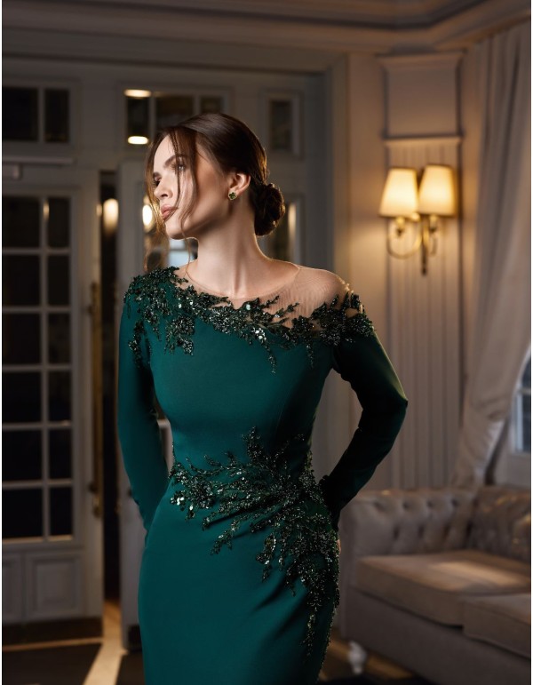 Robe de soirée longue avec corsage asymétrique et broderie
