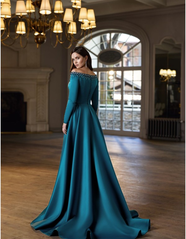 Vestido para invitada en satén con detalles de pedrería Vestido para invitada en satén con detalles de pedrería 2