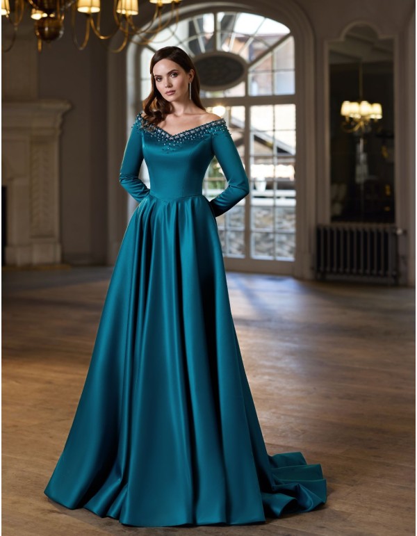 Vestido para invitada en satén con detalles de pedrería Vestido para invitada en satén con detalles de pedrería