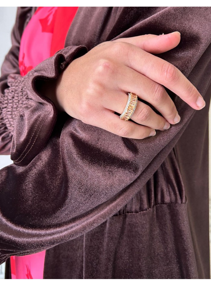 Ring with baguette cut zircons