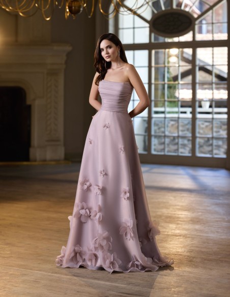 Vestido largo para invitada con flores y bolero desmontable rosa