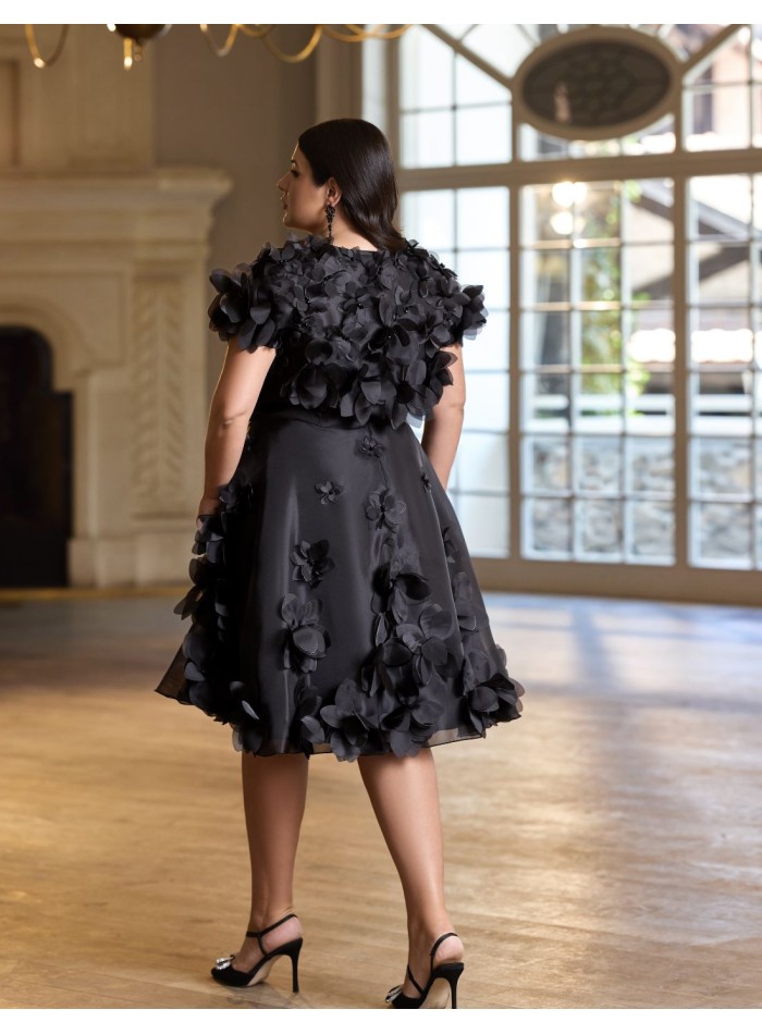 Longue robe d'invité avec fleurs en 3D et...