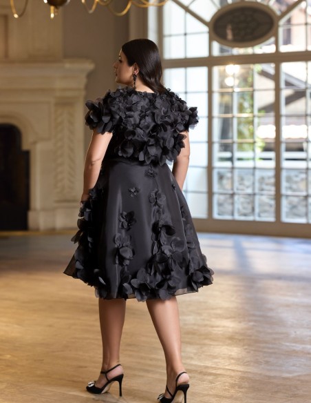 Vestido largo para invitada con flores 3D y bolero desmontable