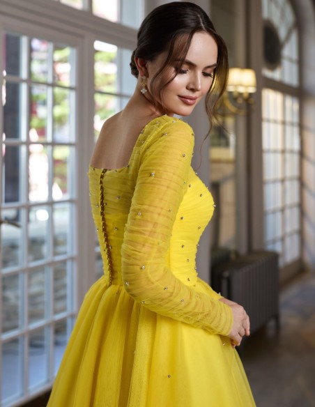 Robe de soirée avec encolure carrée et jupe fluide