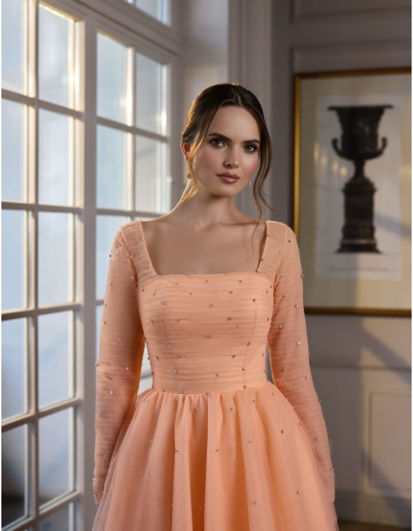 Robe de soirée avec encolure carrée et jupe fluide