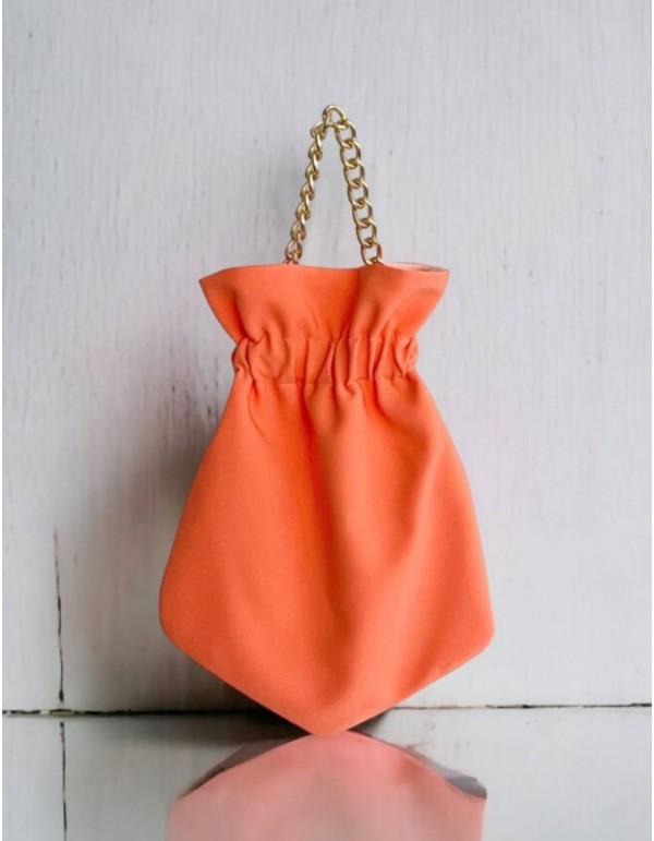 Sac de fête lisse avec chaîne courte tressée et dorée