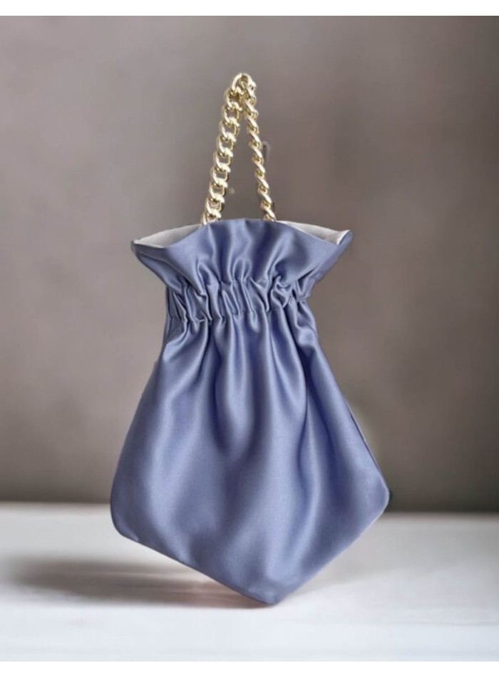 Bolso de fiesta bombonera lisa con cadena corta...