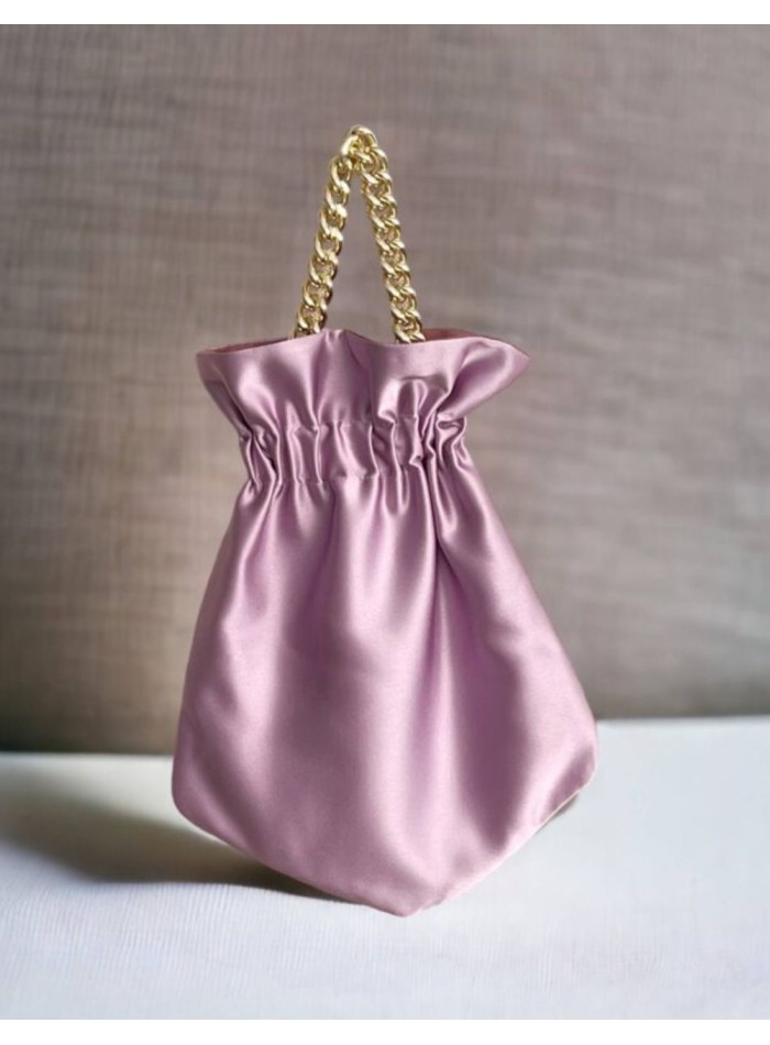 Bolso de fiesta bombonera lisa con cadena corta...