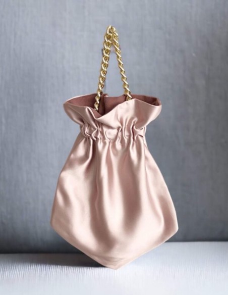 Smooth party bag with short braided golden chain