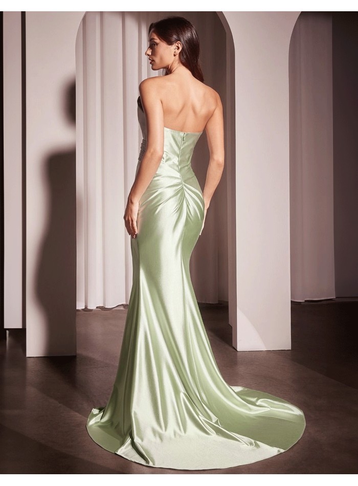 Vestido de fiesta palabra de honor con detalle frontal en satén verde