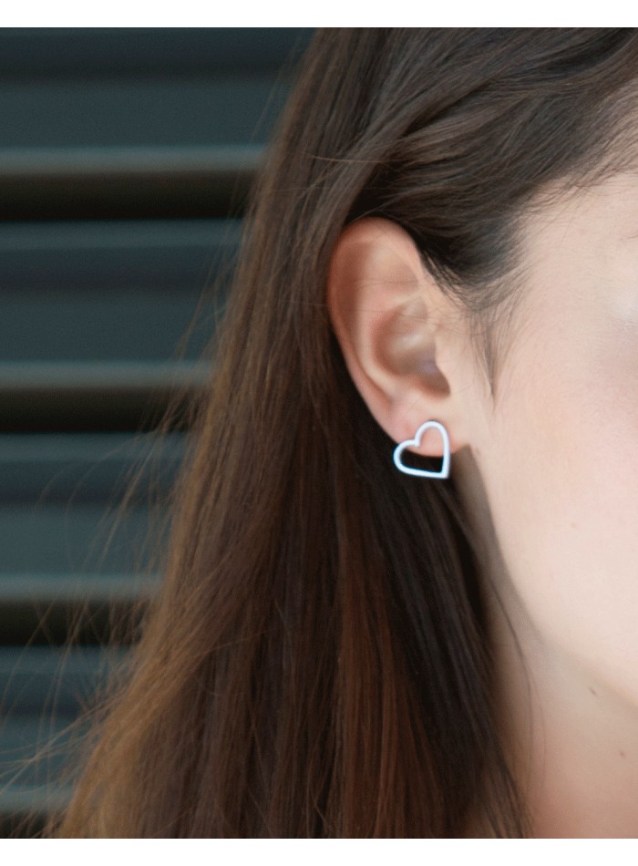 Pendientes en forma de corazón plateados para invitadas a eventos