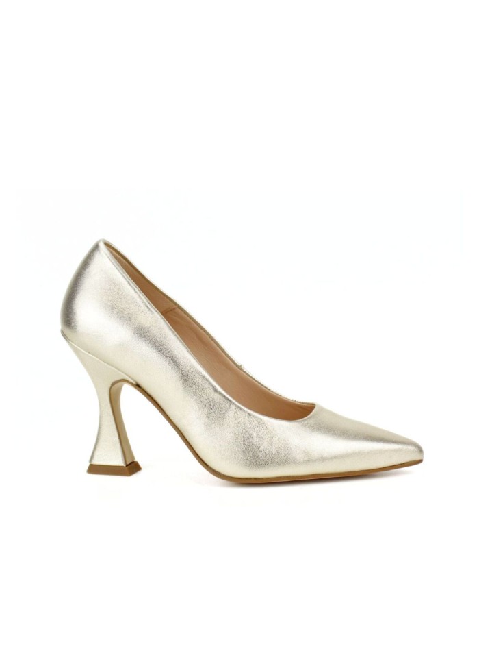 Gold shoes with metallic finish and trapezoidal...