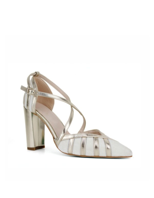 Wide heeled shoe in metallic finish with crossed straps 2