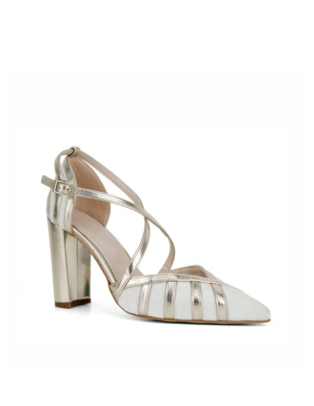 Wide heeled shoe in metallic finish with crossed straps