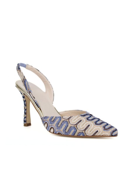 Heeled closed toe heel shoe with printed fabric