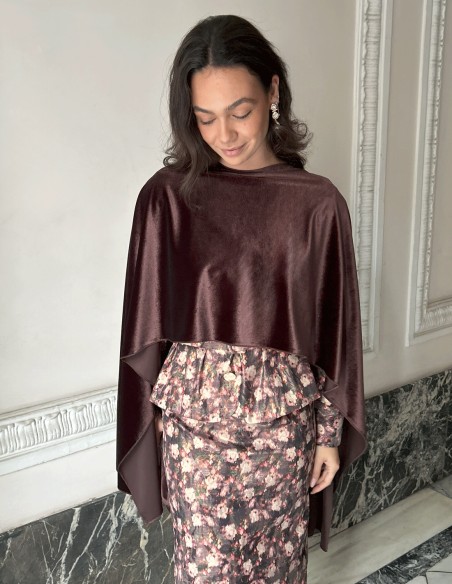 Multiposition fine velvet cape for guests